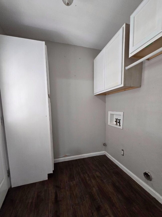 Building Photo - 140 Alaska St