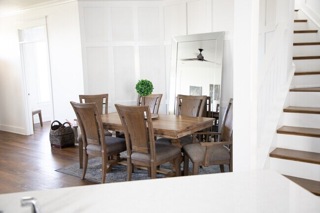 Building Photo - 2117 Loretta Parker Ln