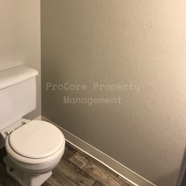 Building Photo - $1300...2Bed 1.5 Bath, Small Fenced in Covered Patio on Back, Storage