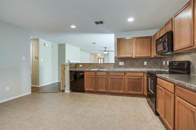 Building Photo - 12911 Balez Dr