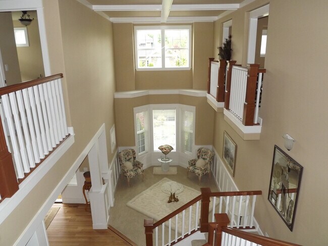Building Photo - Gorgeous 3 bedroom, 2.5 bath in "Eagle Hei...