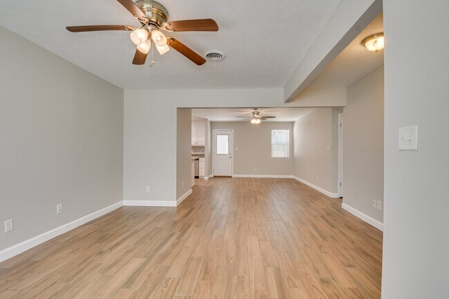 Building Photo - 247 Merion Ct