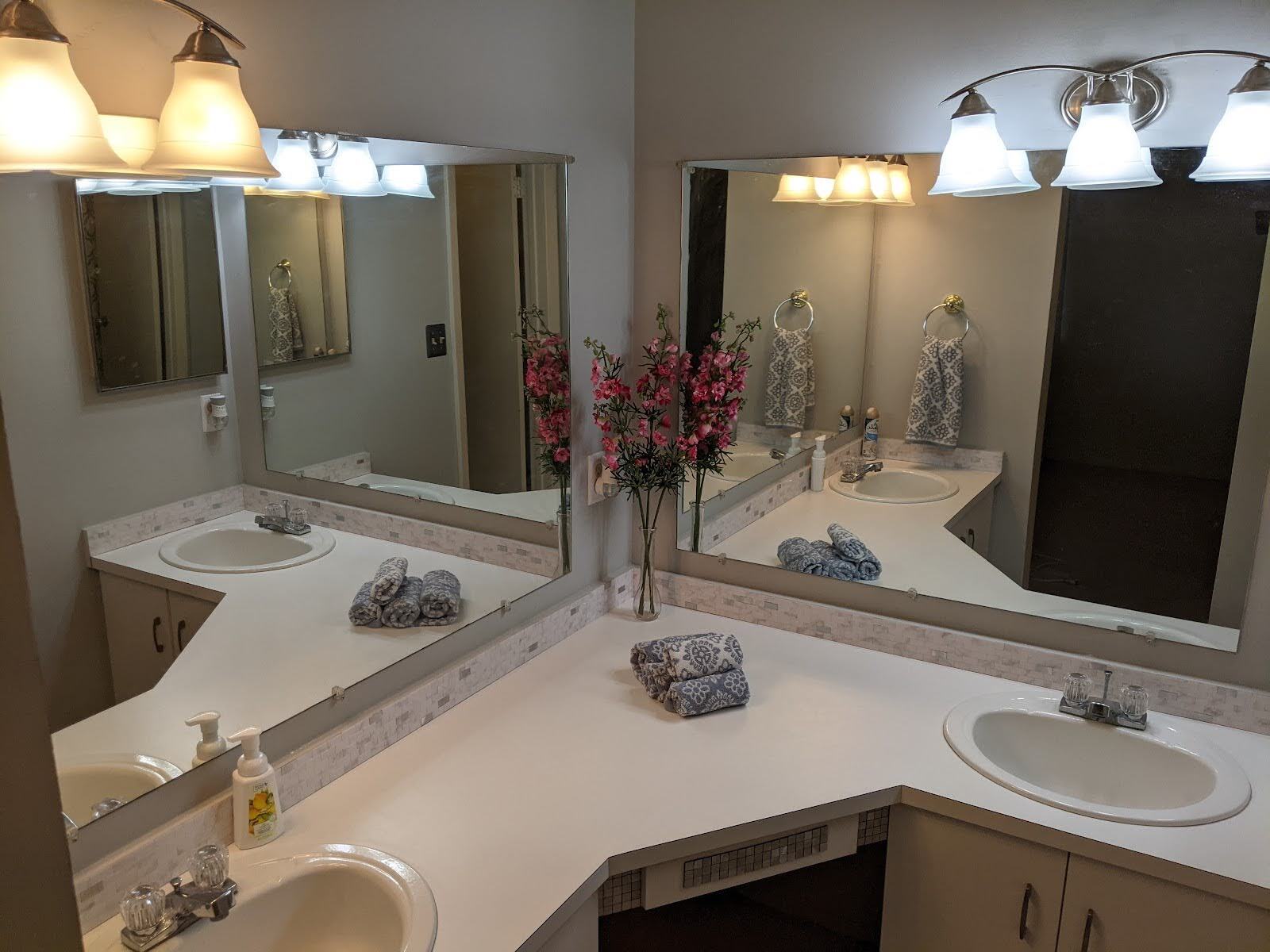 master bathroom - 6903 Jones View Dr