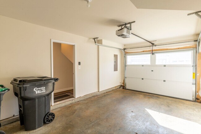 Building Photo - 3430 Montague St