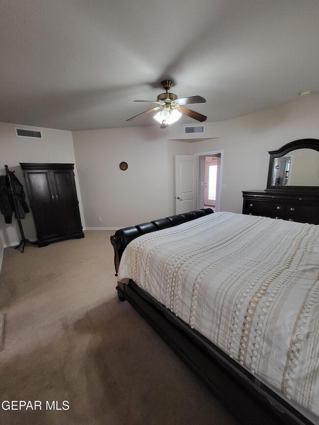 Building Photo - 6354 Franklin View Dr