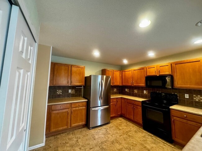 Building Photo - 3 Bedroom Home with Basement in Stetson Hills