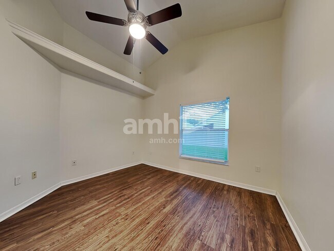 Building Photo - 197 Thornbury Dr