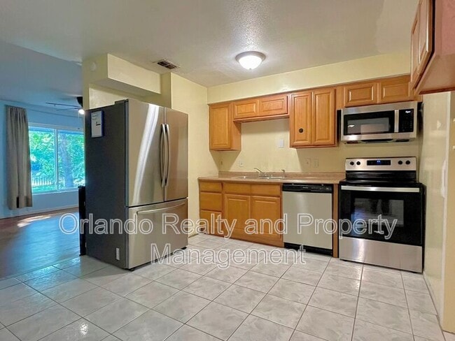 Building Photo - 2611 Pembrook Dr