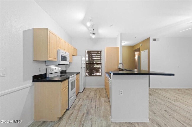 Building Photo - 9600 N 96th St