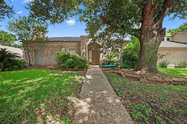 Building Photo - 10815 Shawnbrook Dr