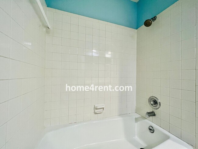 Building Photo - Beautiful Four Bedroom Home in Blue Valley...