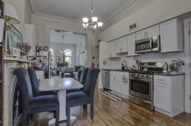 Primary Photo - 523 Washington St