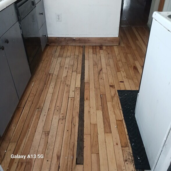 Building Photo - 1006 Victoria Ave