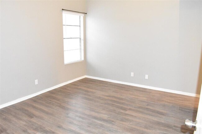 Building Photo - 12900 Walden Rd