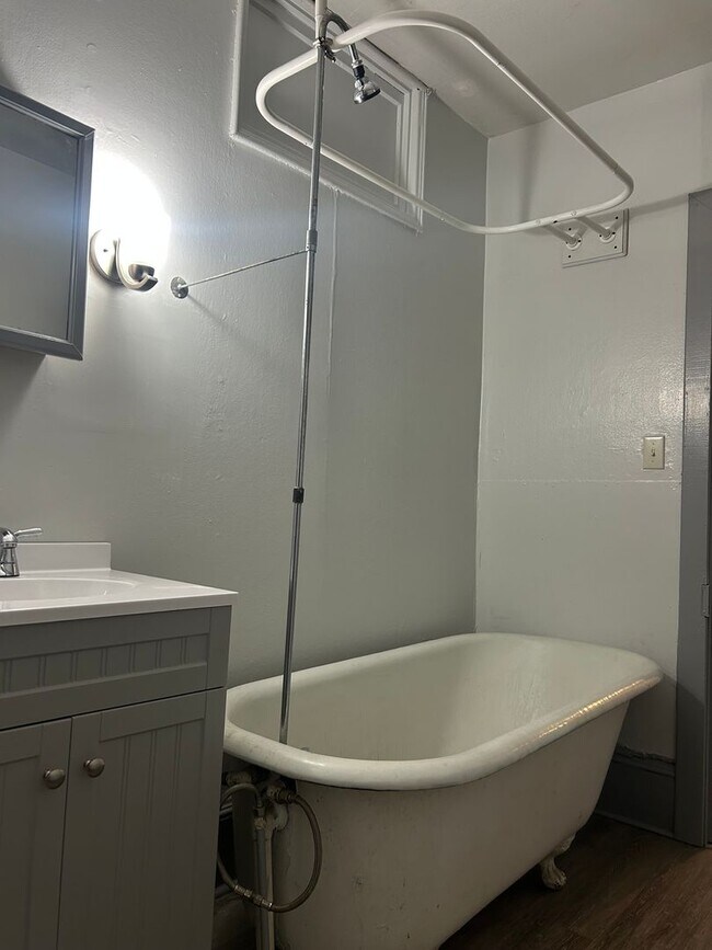 Building Photo - 27 W Seminary St