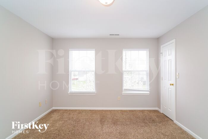 Building Photo - 5921 Sable Dr