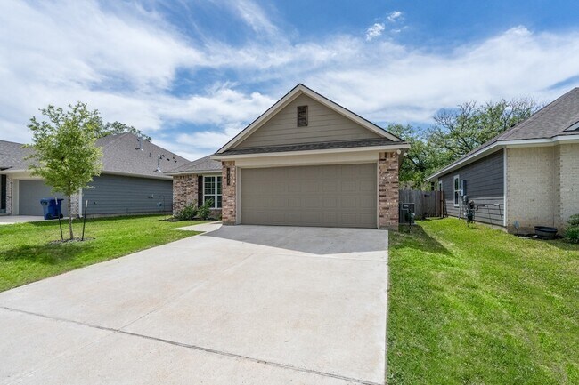 Building Photo - 911 Acorn Trail Pl