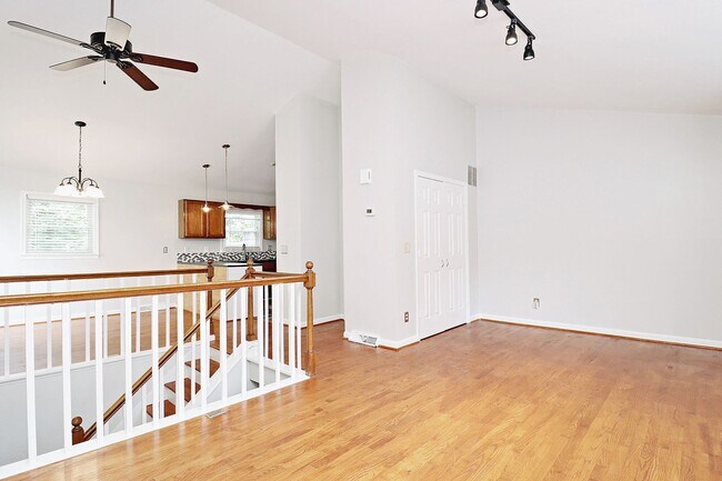 Building Photo - 502 Moseley Dr