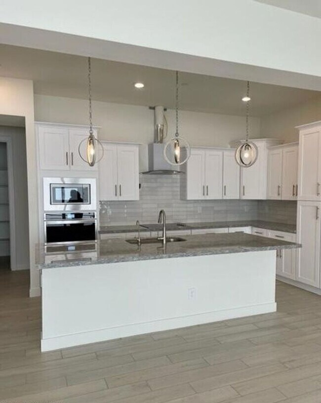 Building Photo - MOVE IN SPECIALS - $1500.00 OFF!! Executive Single-Story 4-Bedroom Rental with $50K+ Upgrades & I...