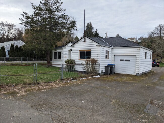 Building Photo - 2425 Snyder Ave