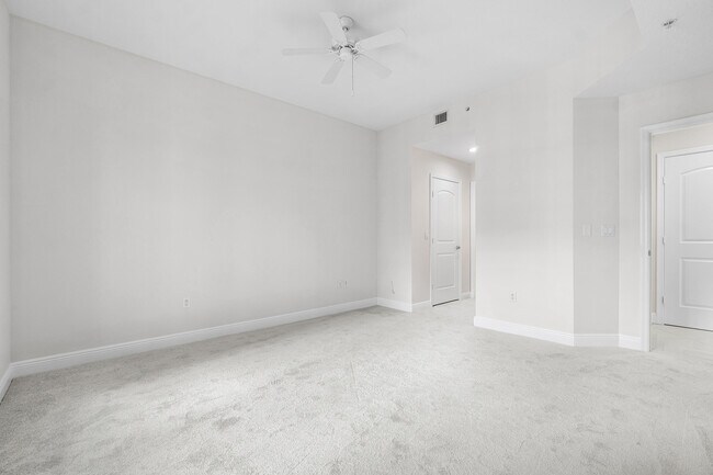 Building Photo - 701 S Olive Ave