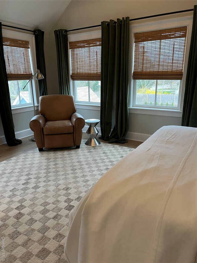 Building Photo - 237 6th St