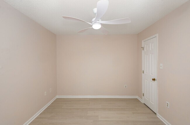 Building Photo - Delightful 2-bedroom, 2-bathroom condo