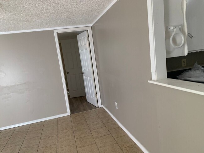 Building Photo - JUST REMODELED 4 BEDROOM HOME