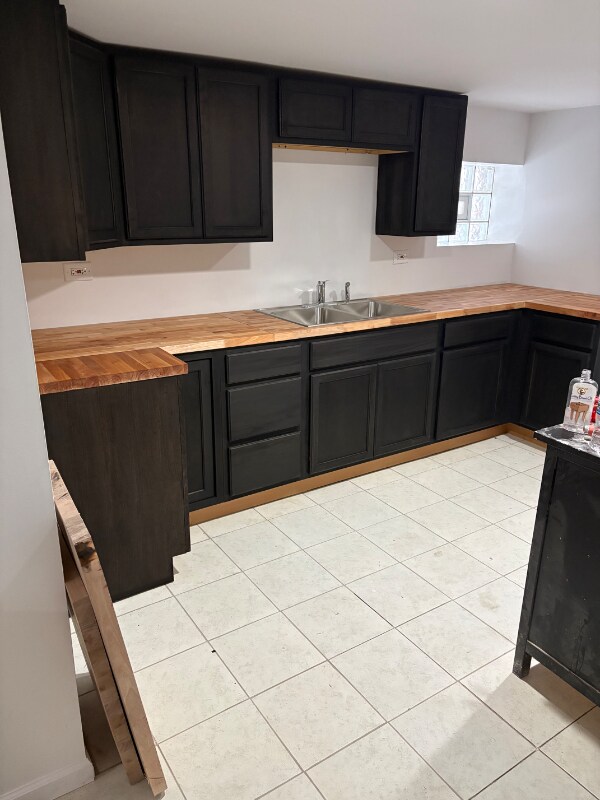 Building Photo - 7744 S Clyde Ave