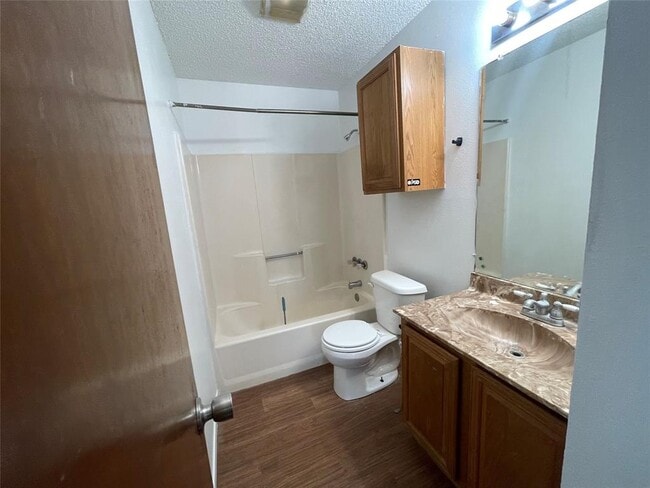 Building Photo - 1925 Castle Gate Cir