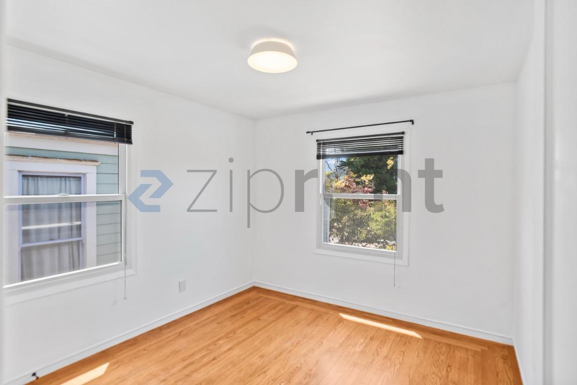 Building Photo - Unit 905