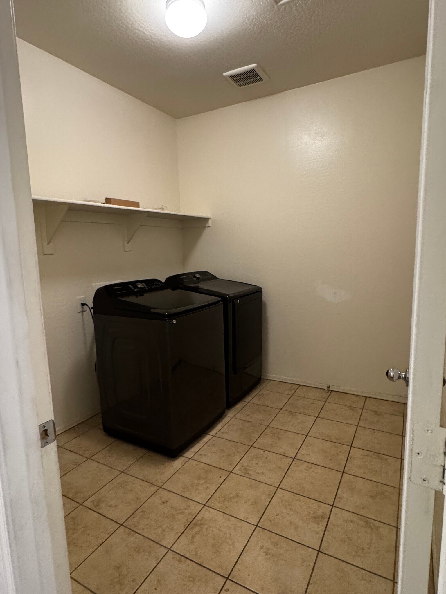 Building Photo - 7136 W Palo Verde Dr