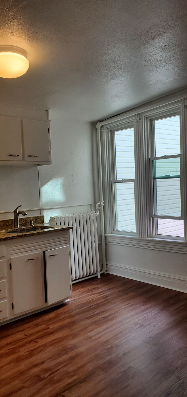 Building Photo - 720 High St