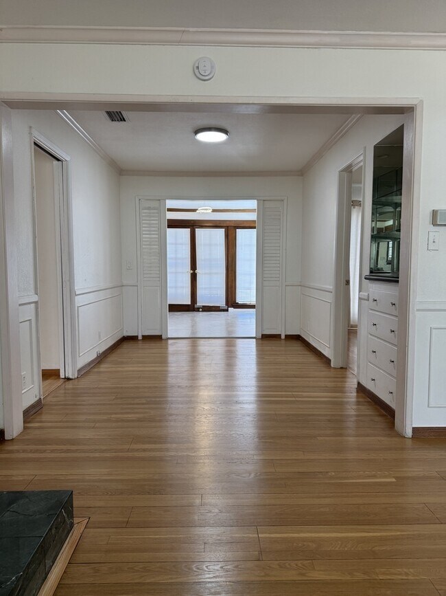 Building Photo - 148 W Magna Vista Ave