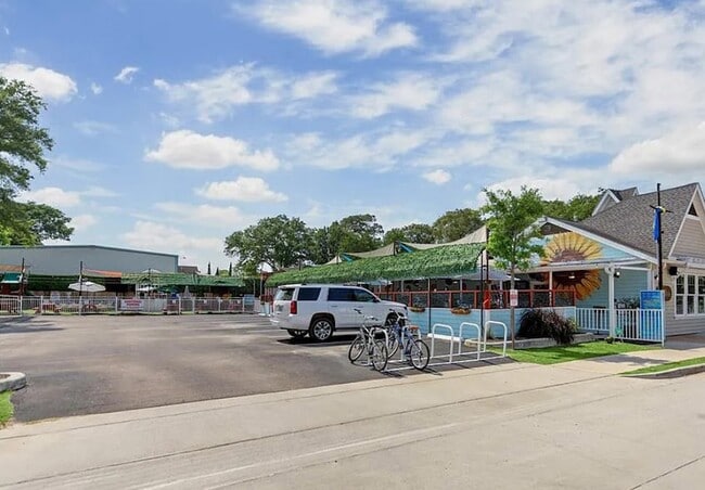 Building Photo - 870 Wakefield Dr
