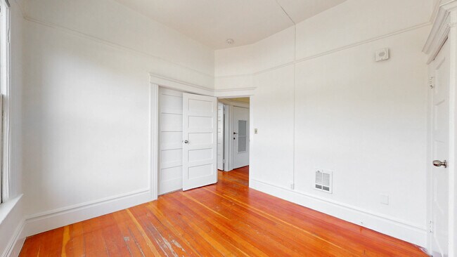 Building Photo - 1233 Laguna St