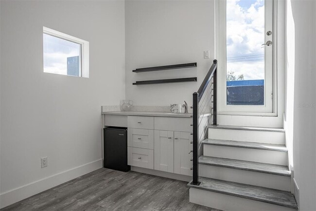 Building Photo - 2700 N Myrtle Ave