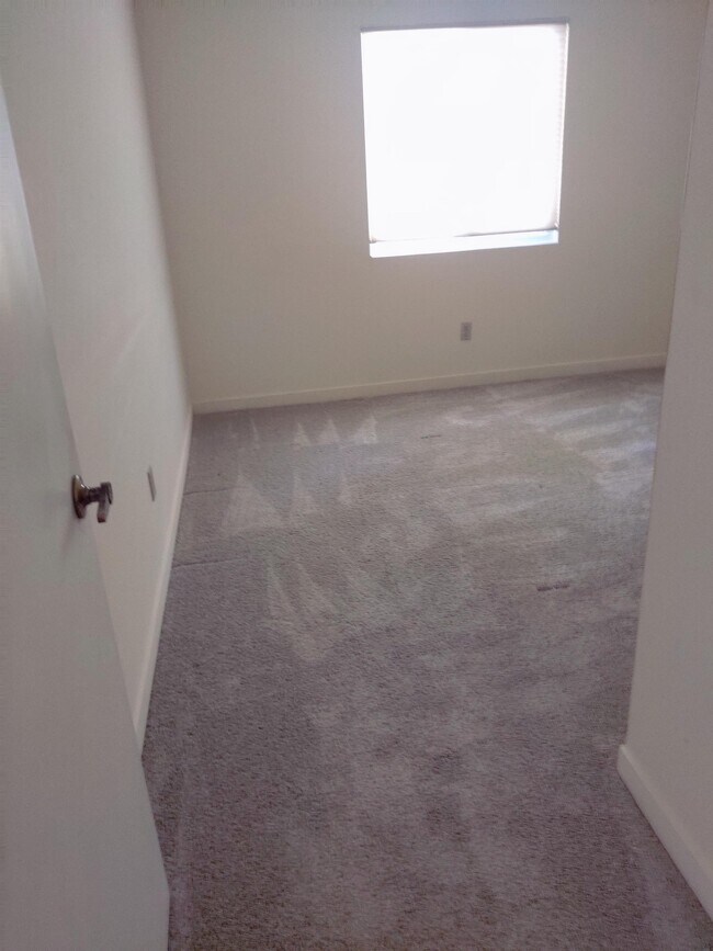 Building Photo - 18589 Lake Forest Dr