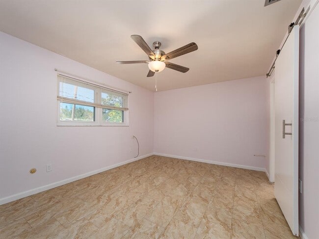 Building Photo - 2395 6th Ave SW