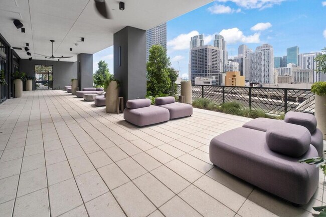 Building Photo - 125 NE 6th St