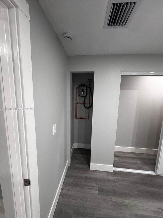 Building Photo - 3033 NW 32nd St