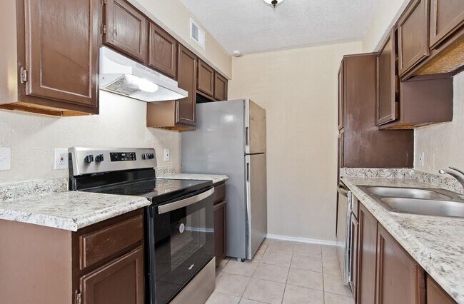 Building Photo - 8117 Foxfire Ln