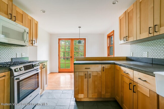 Building Photo - 334 Fish Creek Rd