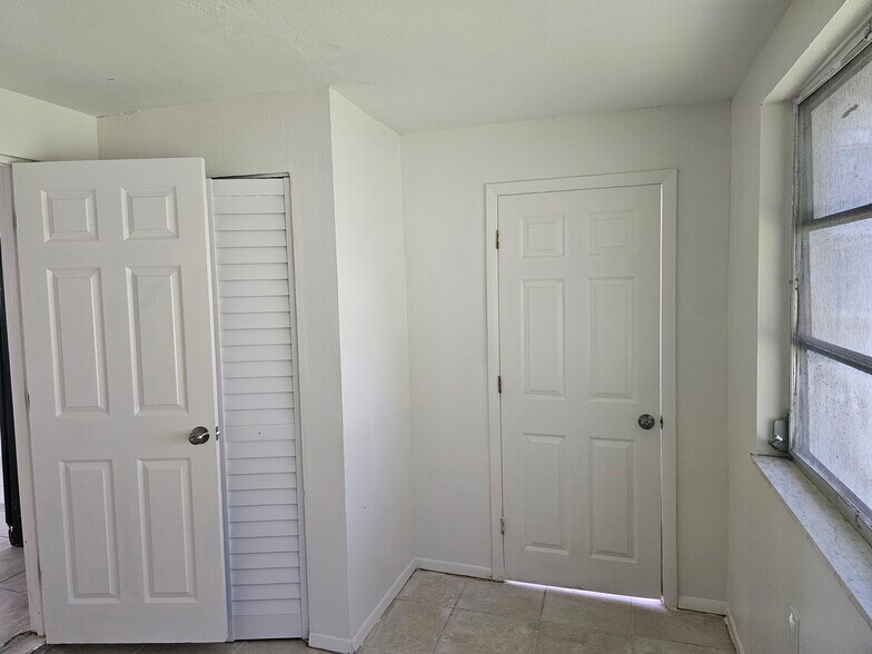 Building Photo - 1433 Brightwell Dr