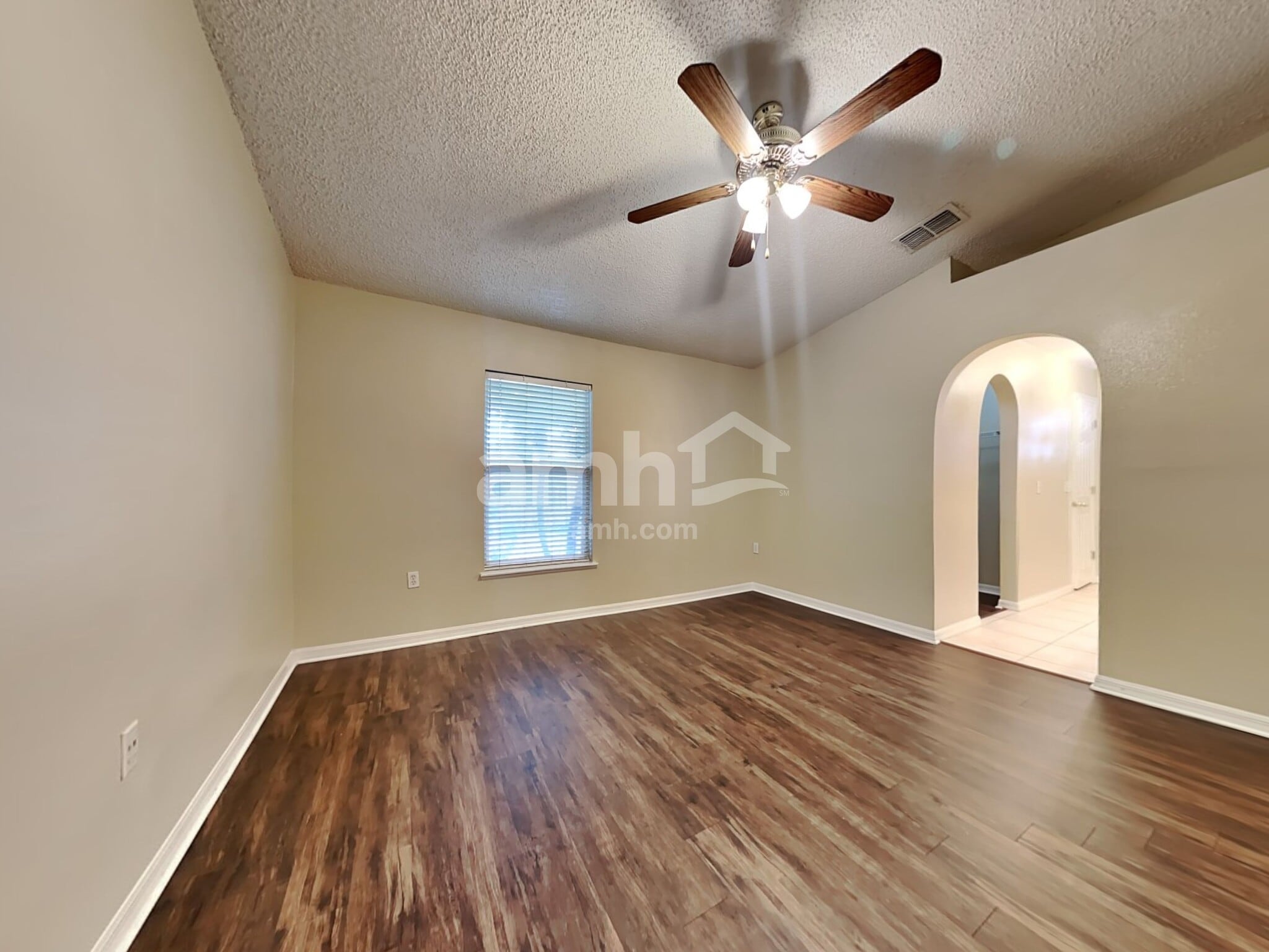 Building Photo - 70 Reeding Ridge Dr W