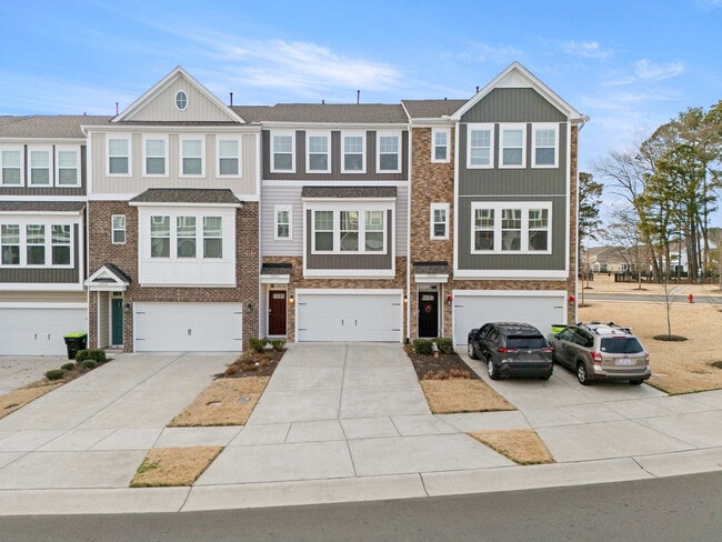 Building Photo - 1010 Falling Rock Pl