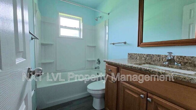 Building Photo - 2095 Eloise Cir