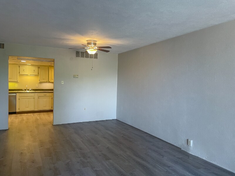Building Photo - 4XXX Forest Ln