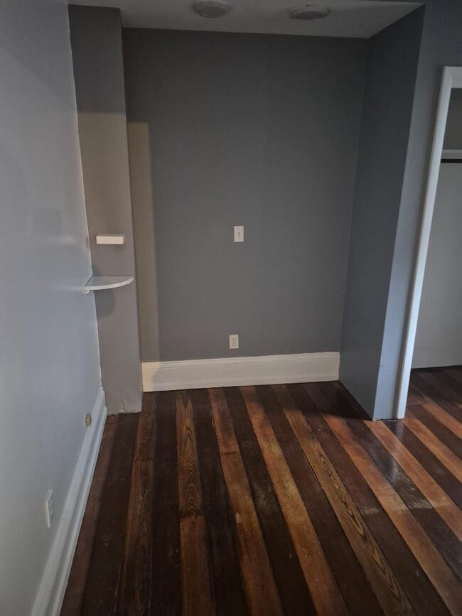 Building Photo - 166 Park St