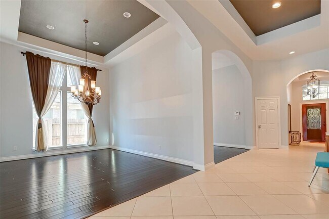 Building Photo - 5422 Linden Rose Ln